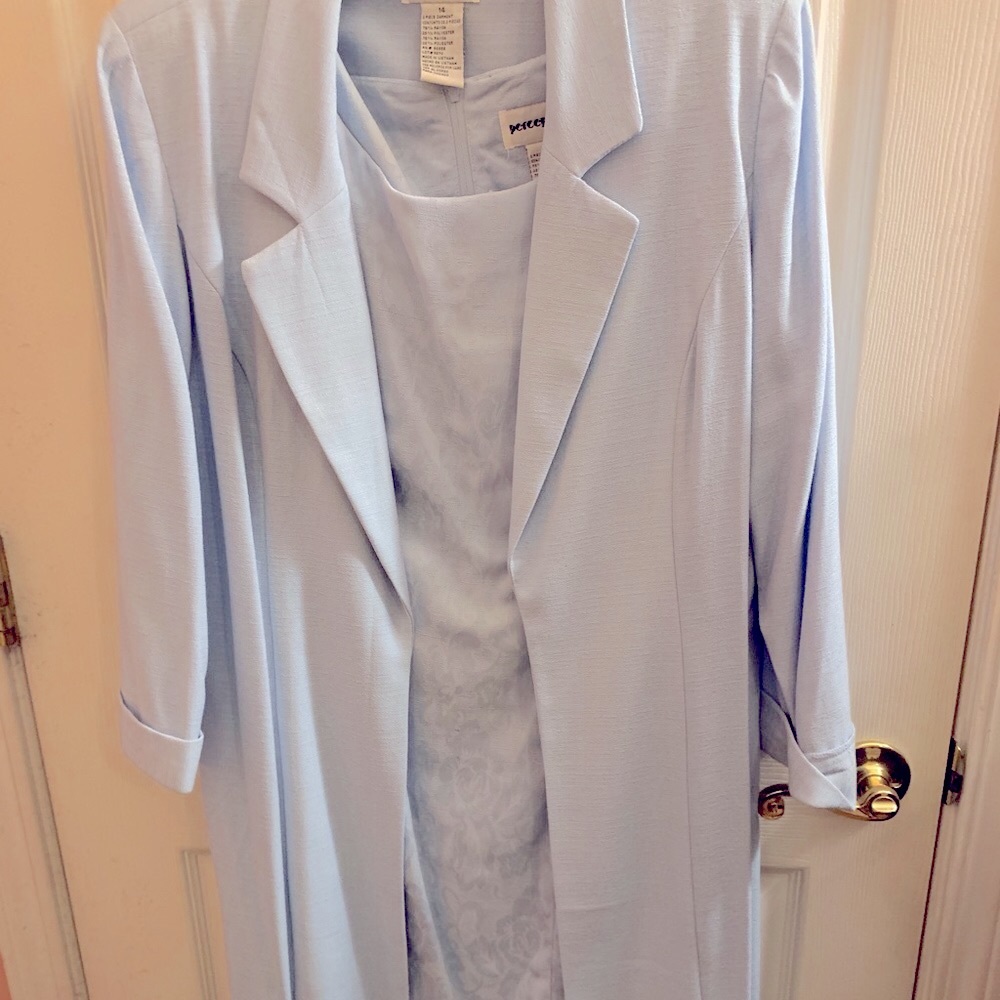 Light blue, no sleeve dress w jacket